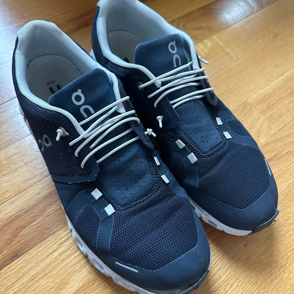 On Running Men's Black and White Athletic Shoes - Picture 4 of 5